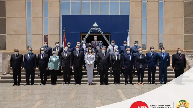 سكرتير عام محافظة أسيوط والسكرتير المساعد يشاركان فى البرنامج التدريبى للمهارات القيادية