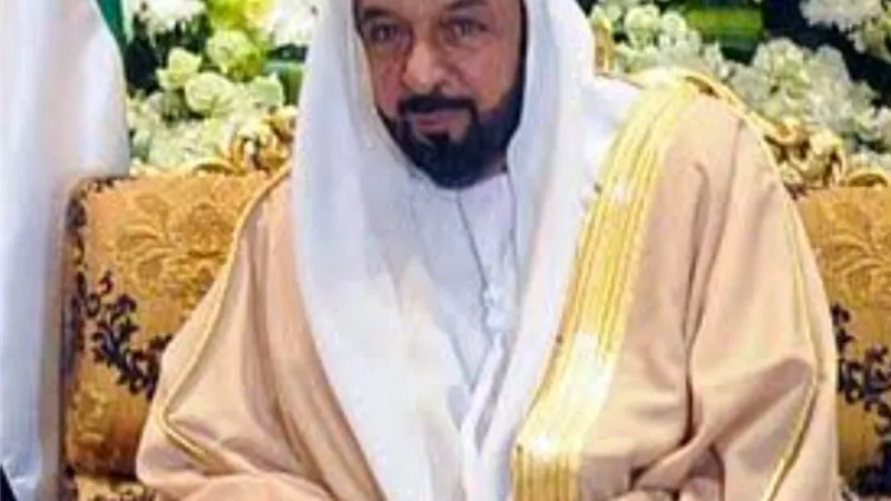 رئيس الامارات يهنىء الرئيس السيسي بافتتاح القاعدة البحرية ٣ يوليو