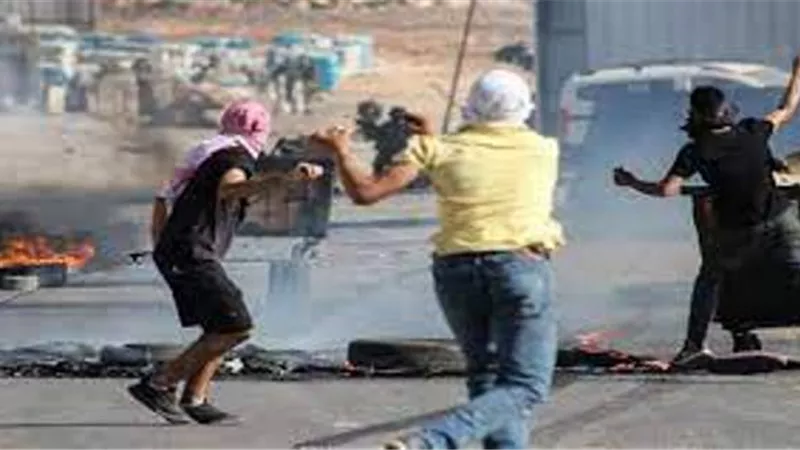 مقتل شاب فلسطيني بنيران المستوطنين خلال اقتحام بلدة قصرة بالضفة الغربية