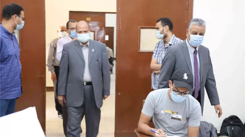 غرباوى: التزام تام بتطبيق الإجراءات الاحترازية داخل لجان الامتحانات بجنوب الوادى