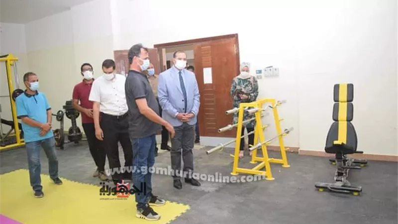 رئيس جامعة سوهاج يتفقد التجهيزات النهائية لافتتاح صالة اللياقة البدنية بكلية الطب البيطرى..صور