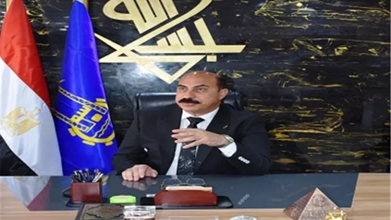 محافظ أسوان يجتمع بالجهات المعنية لإنجاح سير الإمتحانات