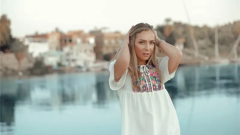 بالجلباب.. ريم البارودى تتألق فى أحدث جلسة تصوير (صور)