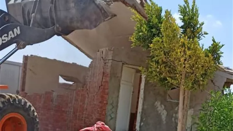 مندور: إزالة مصنع مخالف فى حى الجولف بمدينة بدر وتحرير محاضر للمخالفات.. بالصور