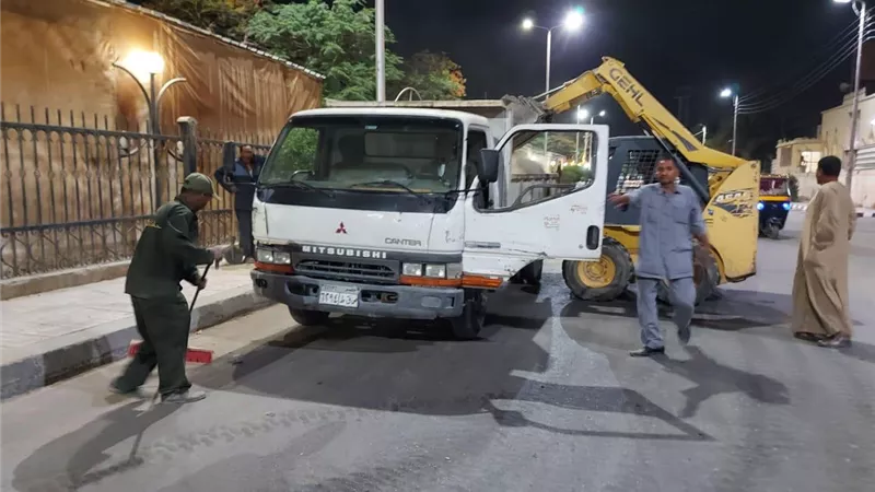 رفع ١٨ طن أتربة ومخلفات فى حملة نظافة بإسنا جنوب الأقصر
