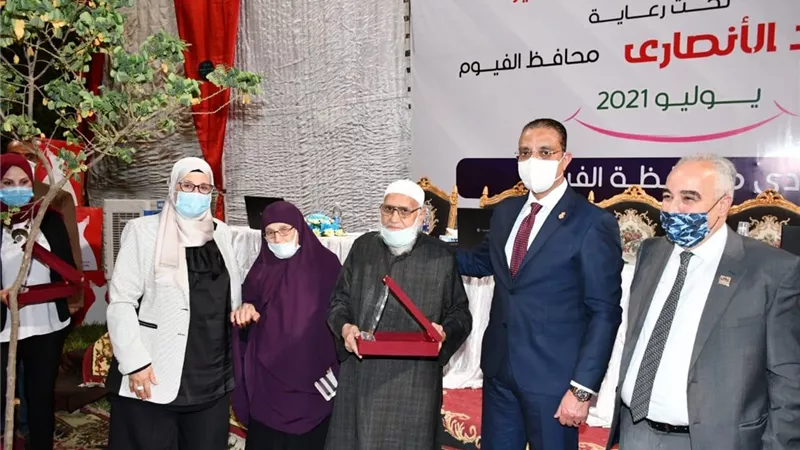 محافظ الفيوم يسلم 50 جهاز عروسة للفتيات اليتيمات