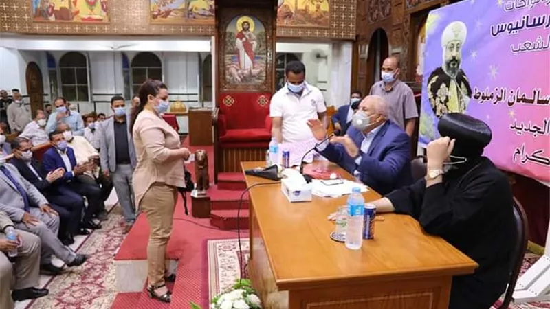 الزملوط يلتقي المواطنين بمطرانية الوادي الجديد والواحات.صور