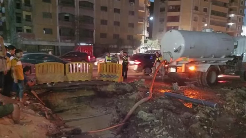 هبوط أرضي بـ شارع النهضة في الجيزة.. صور