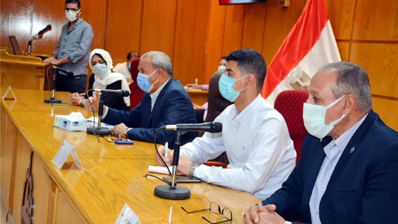 مناقشه تطبيقً التحول الرقمي لميكنة إدارات الديوان العام وربطه بالوحدات المحلية بالقليوبية