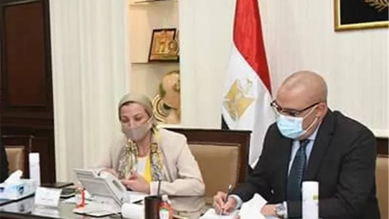 وزيرة البيئة توجه بتذليل العقبات امام مشروعات تطوير سانت كاترين