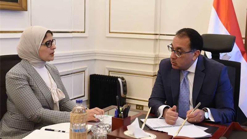 رئيس الوزراء ووزيرة الصحة يشهدا اول إنتاج للقاح كورونا المصري