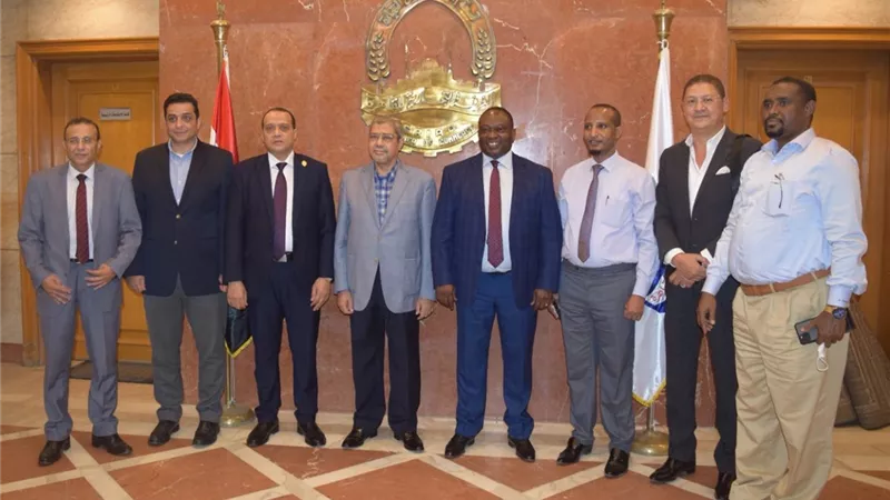 رئيس الغرف التجارية يبحث مع مسئولي غرفة كينيا للتجارة تعزيز العلاقات الاقتصادية