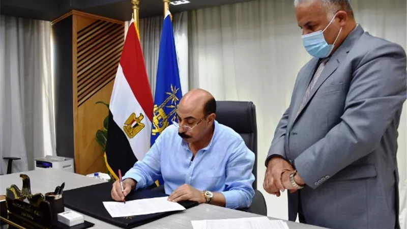 محافظ أسوان يعتمد نتيجة إختبارات أوائل الشهادة الإعدادية لقائمة الشرف