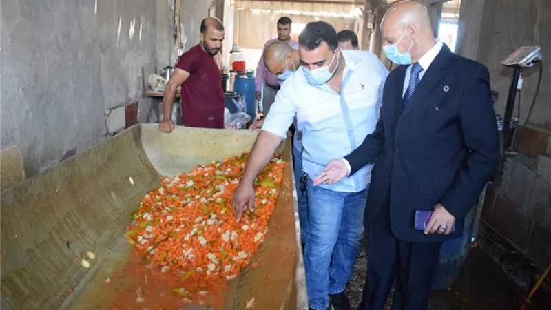 مسعود يقود حملة علي المنشآت الغذائية ببلبيس والزقازيق ويضبط ويعدم ٢٥ طنا ويغلق مصنعى أغذية