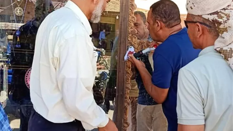 غلق وتشميع ٨ محال تجارية بسيوة