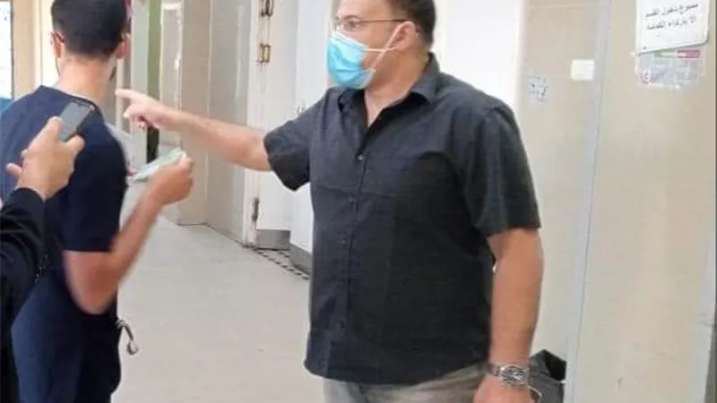 وكيل وزارة الصحة في السويس يحول ممرضة للنيابة الادارية لأهمالها في إرتداء الماسك الطبي اثناء عملها