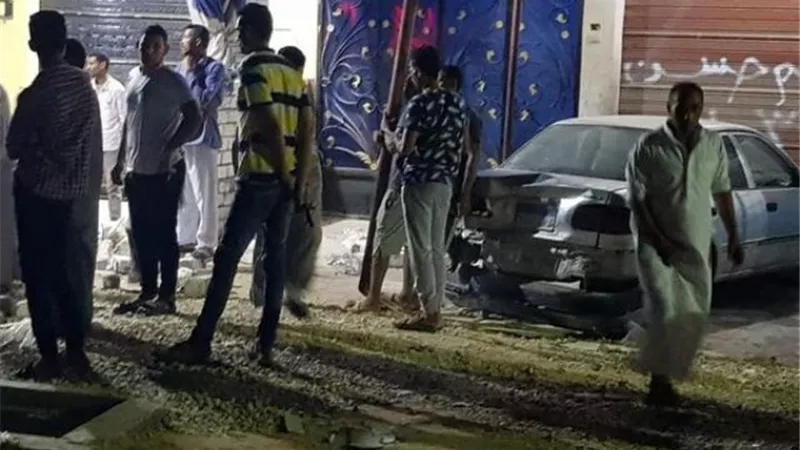 أول فيديو لحادث اقتحام سيارة لمقهى في الإسماعيلية و إصابة 9 أشخاص
