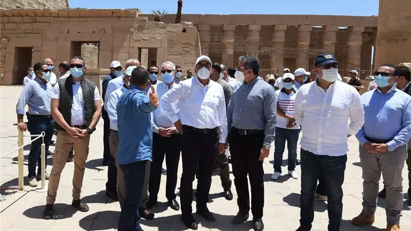 مدبولى يؤكد على مشاركة خريجى السياحة والآثار فى تطوير المواقع الأثرية