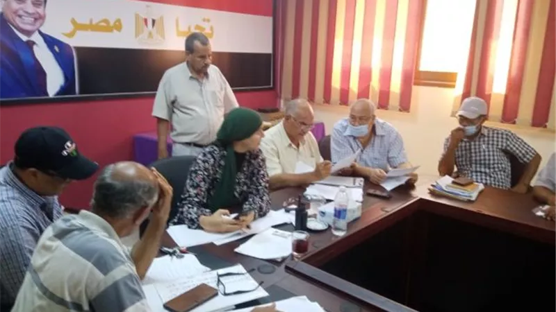 رئيس مدينة سفاجا تبحث 40 شكوى فى لقاء المواطنين.. بالصور