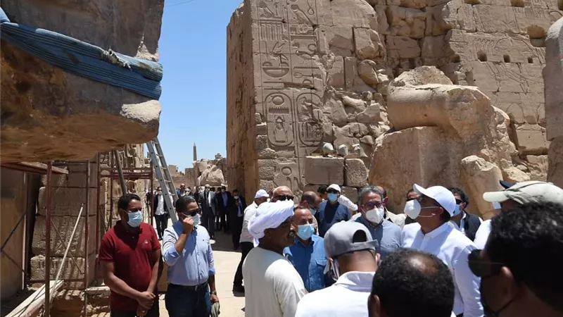 مدبولى يشيد بجهود المشاركين فى أعمال إعادة إحياء طريق الكباش بالأقصر