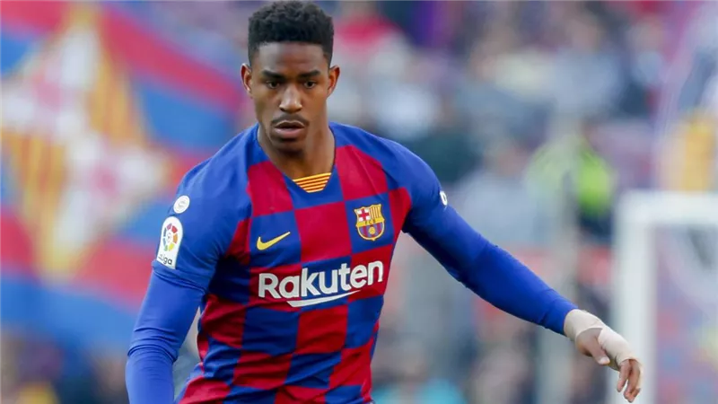 برشلونة يعلن انتقال مدافعه إلى ليدز يونايتد الإنجليزي