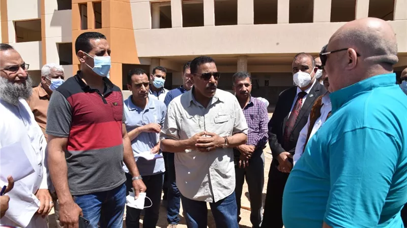 جولة ميدانية لمحافظ مطروح لمتابعة سير المشروعات التعليمية الجارية بالمحافظة