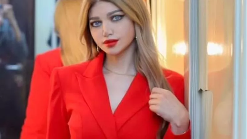 بالأحمر .. ياسمين الخطيب تخطف الأنظار (صور)