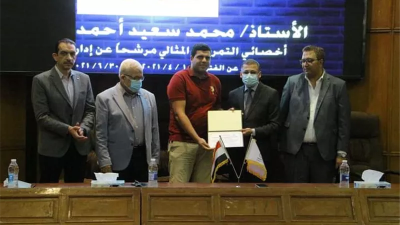 مستشفيـات جامعـة المنوفية تكرم المتفوقين فـي مسابقـة الموظف المثالى