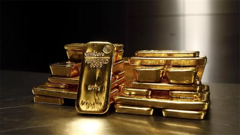 الذهب يرتفع لـ1800 دولار مع هبوط عوائد السندات الأمريكية