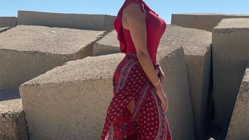 ميريهان حسين بإطلالة آسيوية علي الشاطئ .. والجمهور يصفها ب: