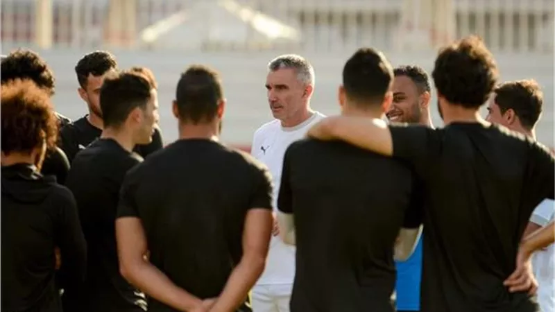 كاريترون يوجه تحذير شديد اللهجة للاعبى الزمالك