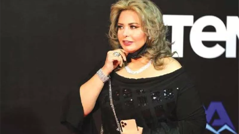 صابرين فى بث مباشر مع جمهورها تتحدث عن محبيها بكل الدول