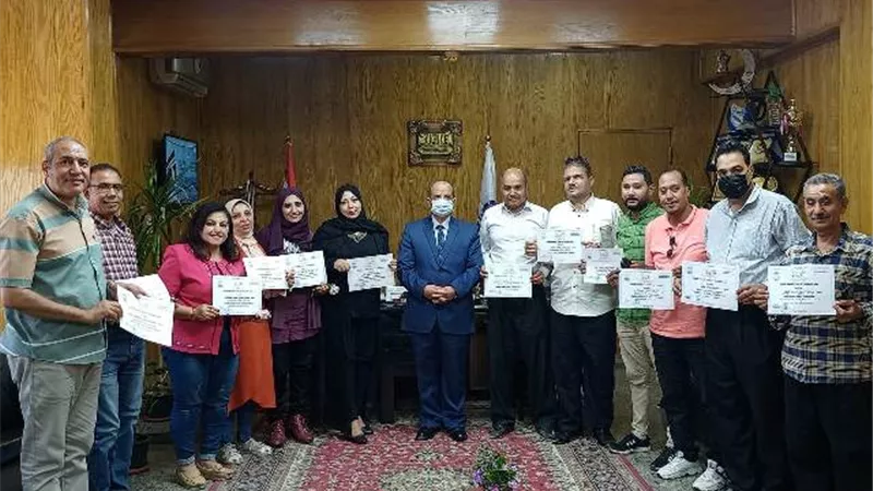 تكريم مدير العلاقات العامة وأعضاء فريق عمل أخبار تعليم قنا
