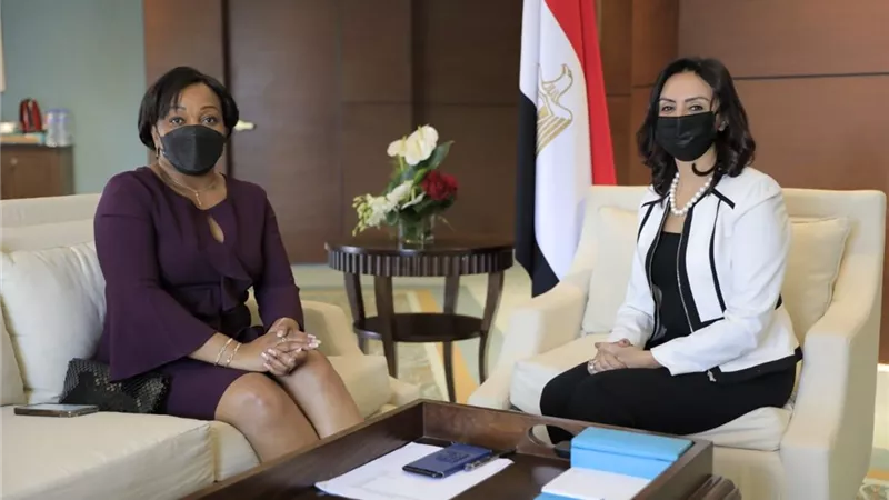 مايا مرسي تلتقي وزيرة المرأة بالجابون