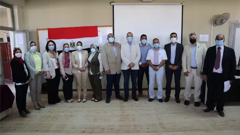 سياحة مطروح تناقش مشروعات تخرج لخدمة المجتمع المحلي