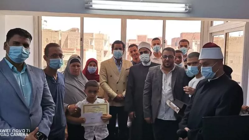 وكيل أوقاف بنى سويف يكرم 10 من حفظة القرآن الكريم