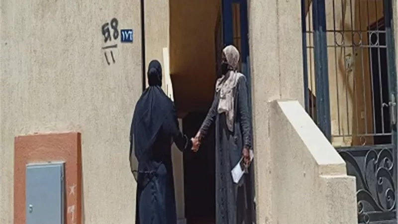 استمرار اعمال نقل وتسكين الاسر من منطقه داهمة الخطورة الى حى الروضه براس غارب
