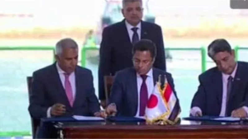 رسميا ..توقيع إتفاق التسوية بين هيئة قناة السويس وشركة إيفرجيفن
