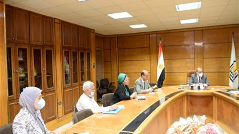 رئيس جامعة أسيوط يعلن تصميم 