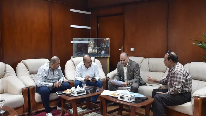 رئيس جامعة الأقصر يلتقى رئيس جهاز طيبة لبحث التعاون المشترك