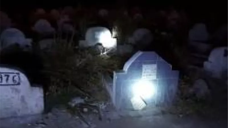توفى والدى مساءاً واسرعنا بدفنه فى ذات اليلة فما رأى الشرع فى ذلك ؟..الافتاء تجيب
