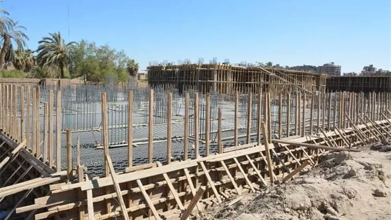 نائب محافظ سوهاج يتفقد قناطر الهويس الأثرية وميدان العارف بالله
