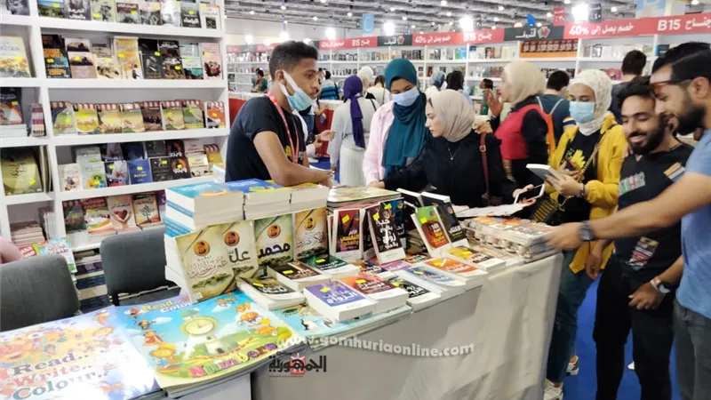 طلاب جامعة السادات فى زيارة لمعرض القاهرة الدولى للكتاب