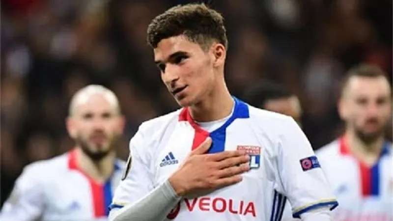 لاعب ليون الفرنسى على ردار الجانرز