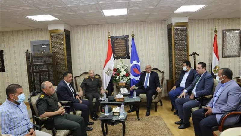 محافظ السويس يلتقي اللجنة العليا للشبكة الوطنية الموحدة
