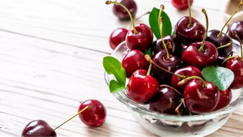 الكرز الحلو أم الحامض.. أيهما أكثر فائدة