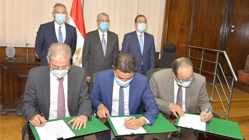 وزيرا البترول والكهرباء يشهدان توقيع مذكرة تفاهم مع إينى الإيطالية