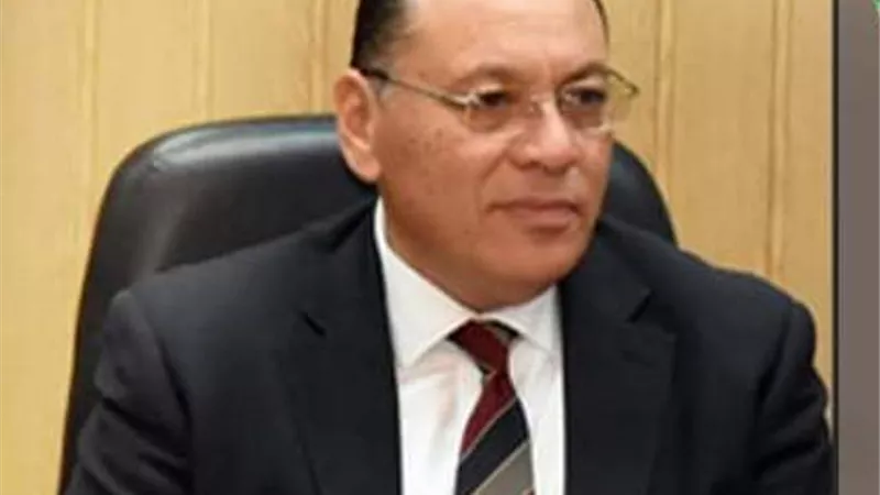 ضبط ٣ طن دقيق مدعم و١٠ آلاف لتر بويات سيارات مغشوشة بالشرقية