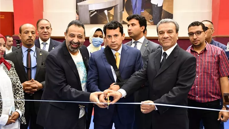 وزير الرياضة يُسلم 265 دراجة كهربائية للشباب ضمن مبادرة 