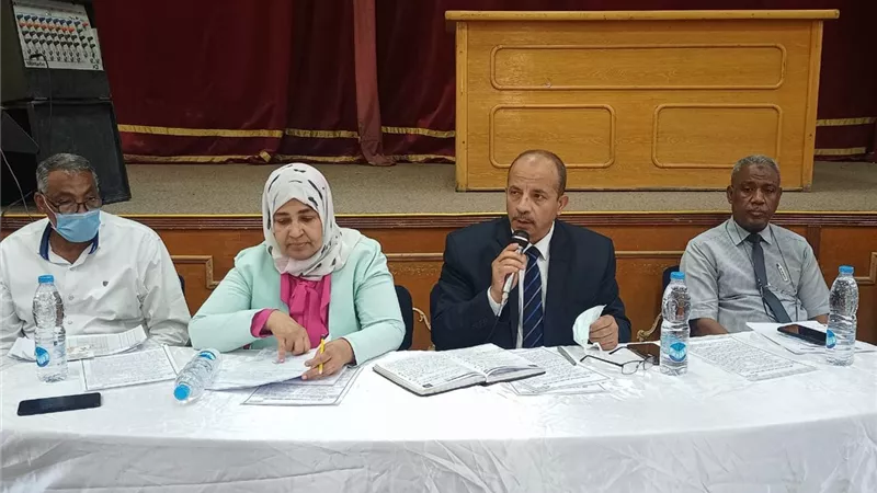 وكيل وزارة التعليم بقنا تكليف مسئولى العهده بالمبيت داخل مقار اللجان